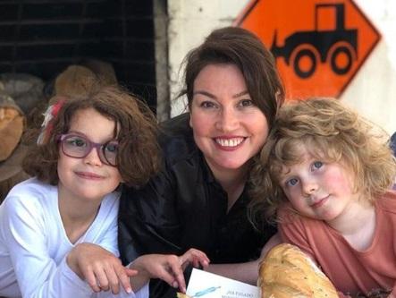 Javiera Contador opta por no despertar a su hijo para clase online