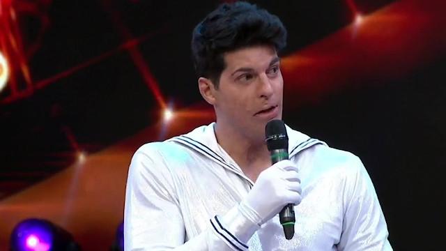 Ignacio Lastra se muestra sin polera tras rutina de ejercicio