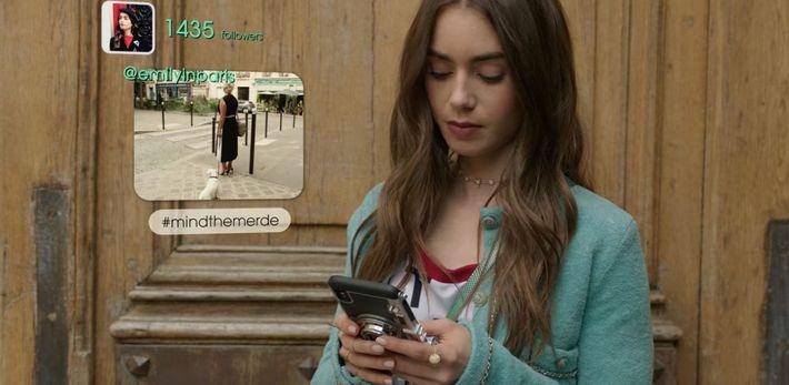 influencers ciritican posts de emily in paris