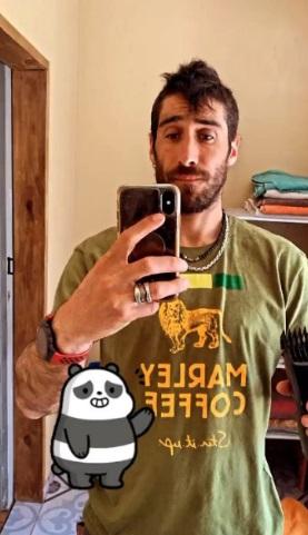 Pedro Astorga muestra cambio de look a medias