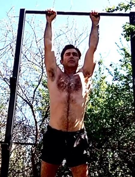 Remigio Remedy luce en video su trabajado físico a los 55 años