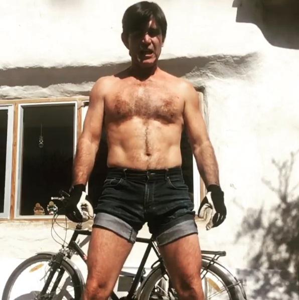 Remigio Remedy luce en video su trabajado físico a los 55 años