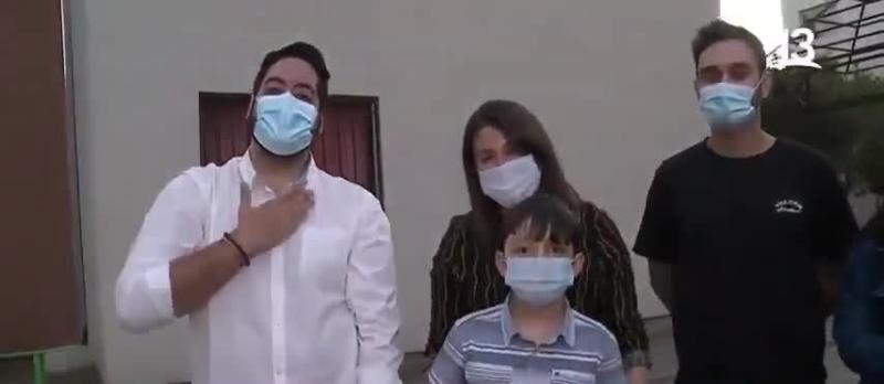 Joaquín de Contra viento y marea ayuda a niño con rara enfermedad