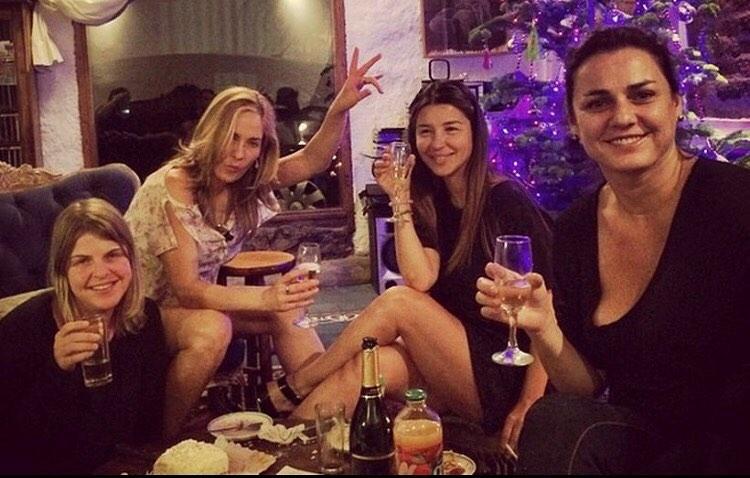 Actriz de Adrenalina se luce con elegante desnudo al aire libre