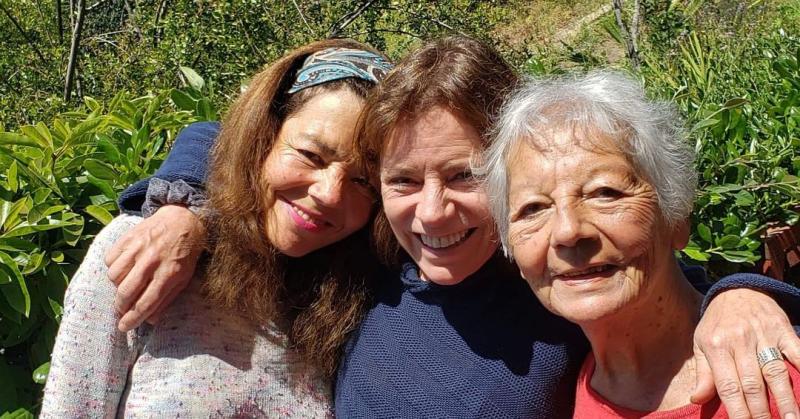 Kathy Salosny se hace cargo económicamente de su madre y hermana