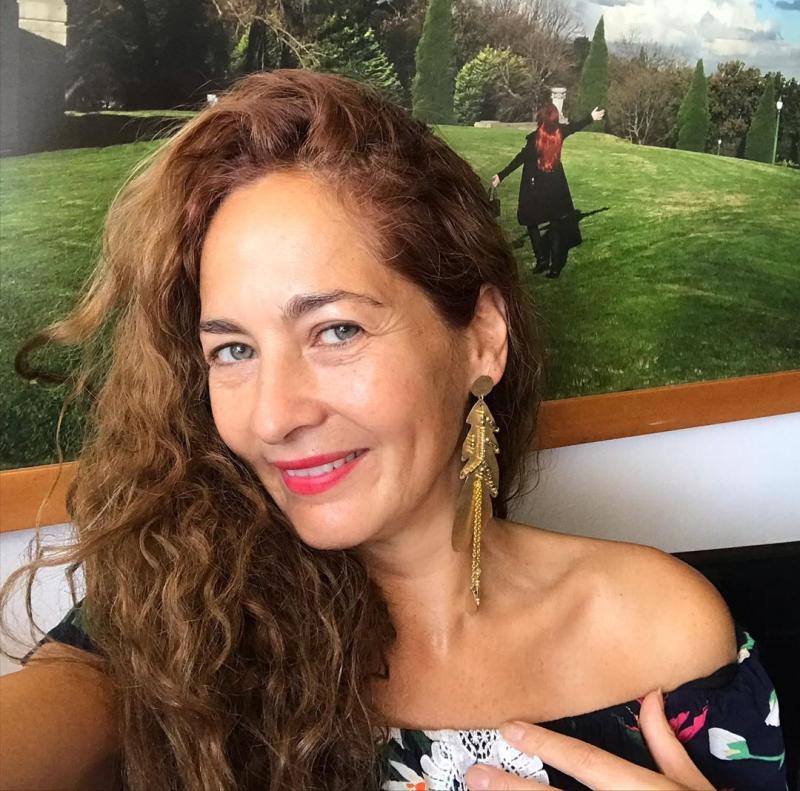 Actriz de Adrenalina se luce con elegante desnudo al aire libre