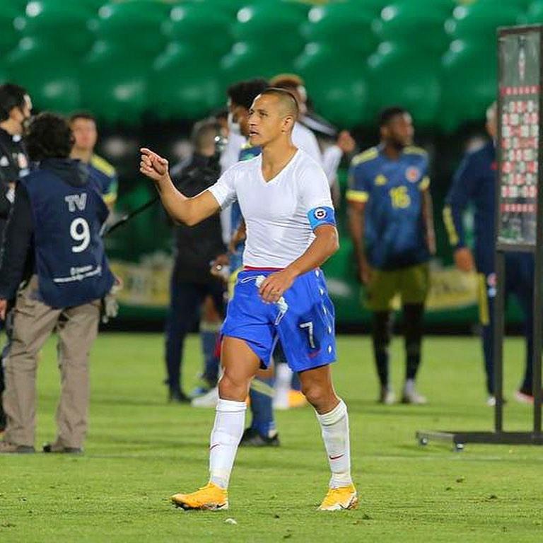 Alexis Sánchez enfrenta crítica por modo en que ve la vida