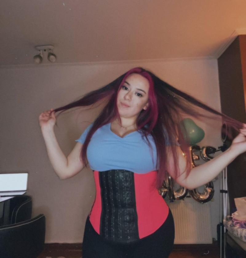 Christell protagoniza discusión con seguidora por su físico