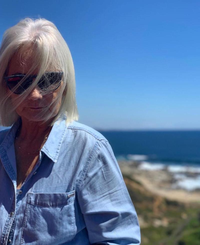 Mamá de María José Prieto se roba la atención con jugado look