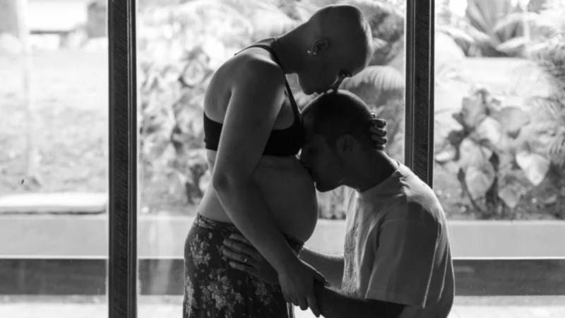 Embarazada con cáncer y su pareja