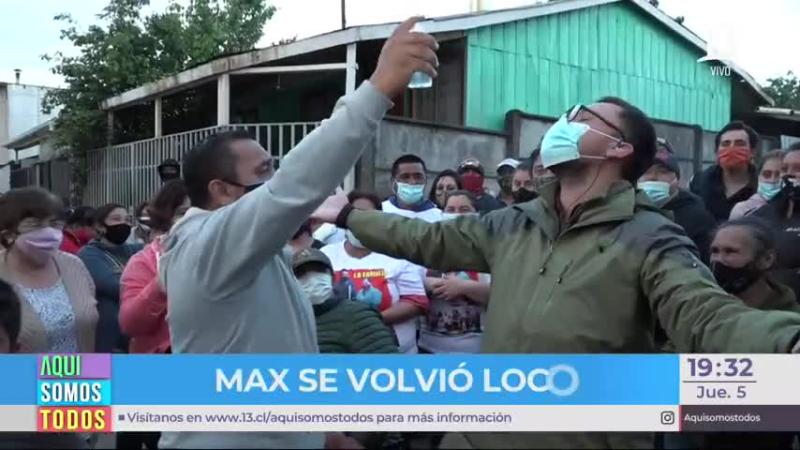 Ángeles Araya sufre ataque de risa en pleno “Aquí somos todos”