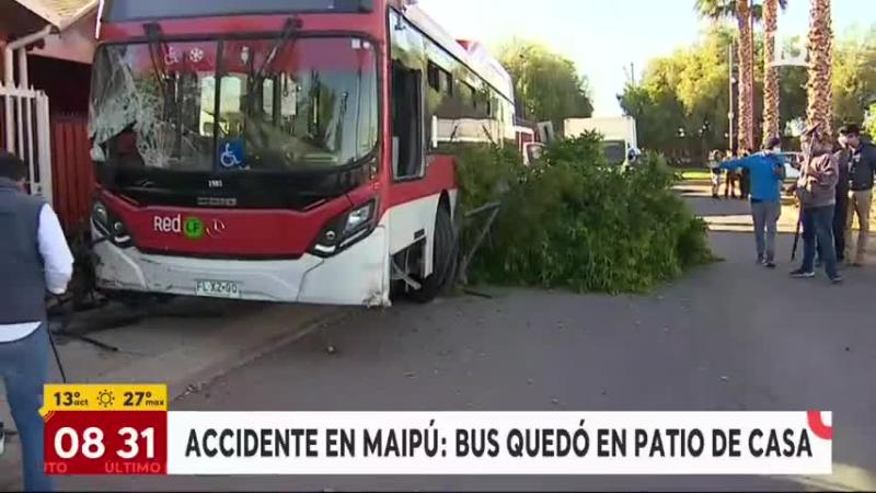 Bus del transporte público chocó