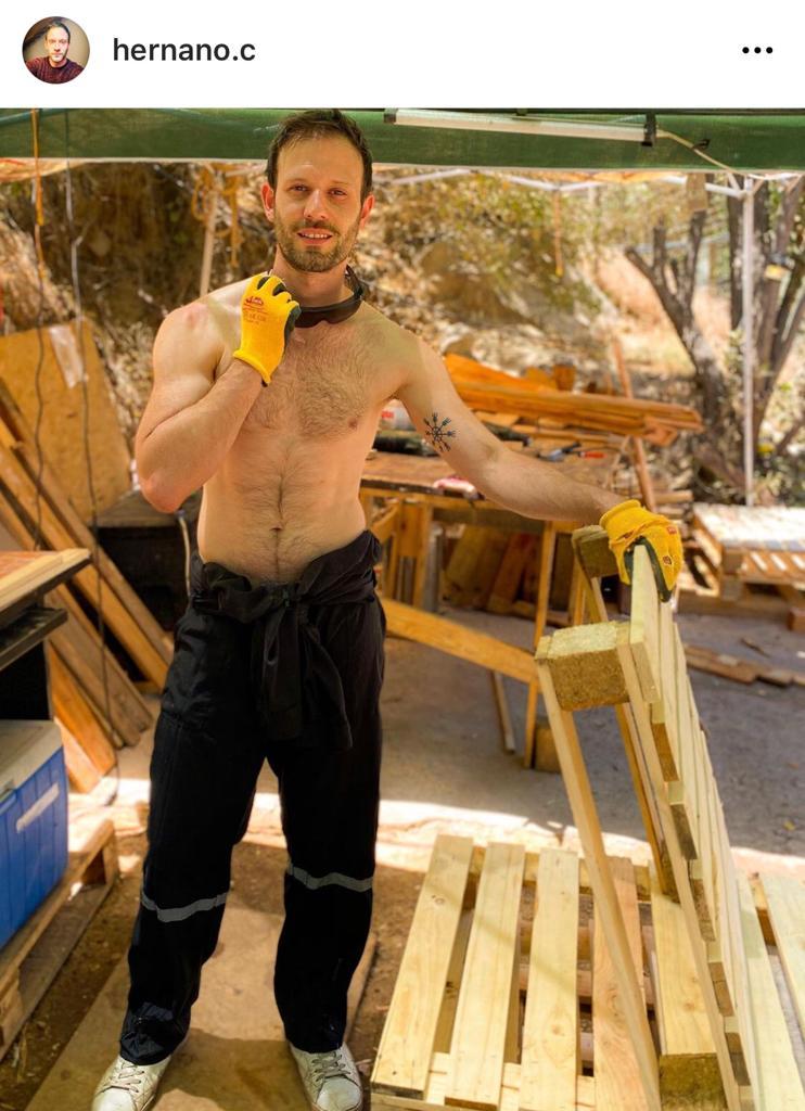 Galán de Pacto de Sangre desata suspiros con foto sin polera