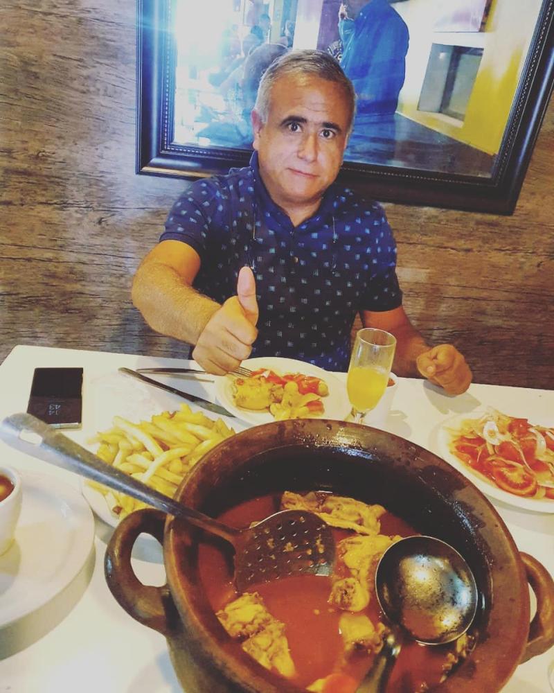 Doctor Ugarte sorprende al compartir asado con conocido actor