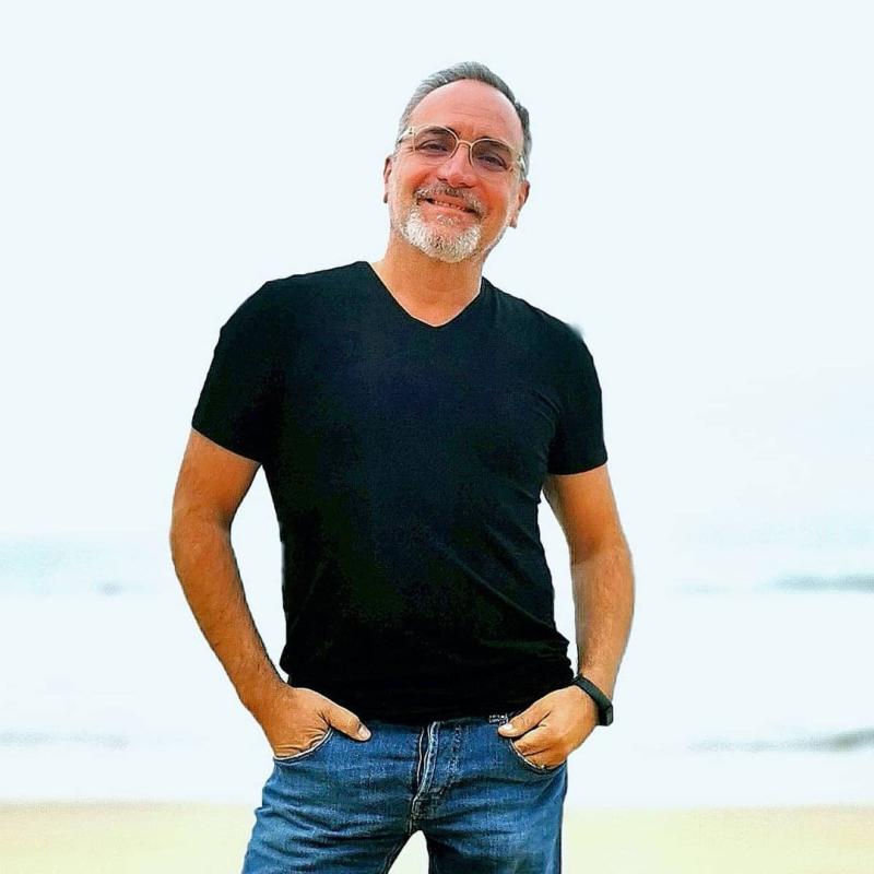 “Quién eres”: Luis Jara recibe críticas por selfie frente al espejo