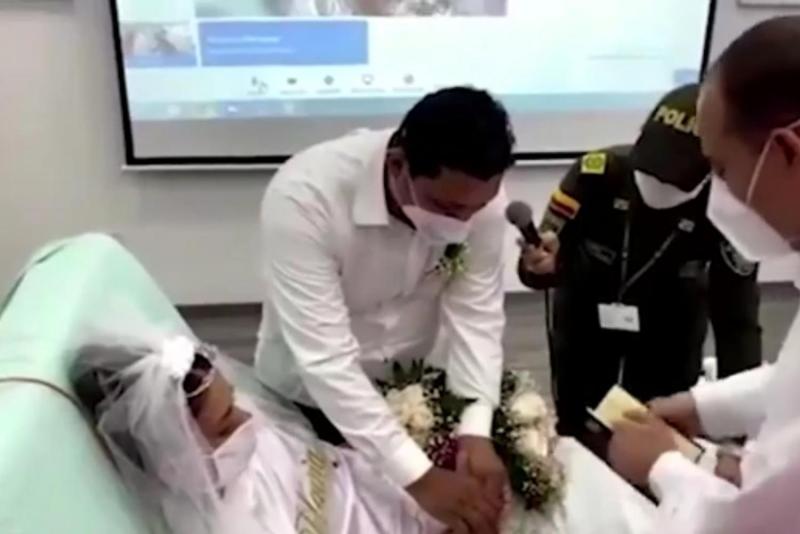 Pareja casada en hospital