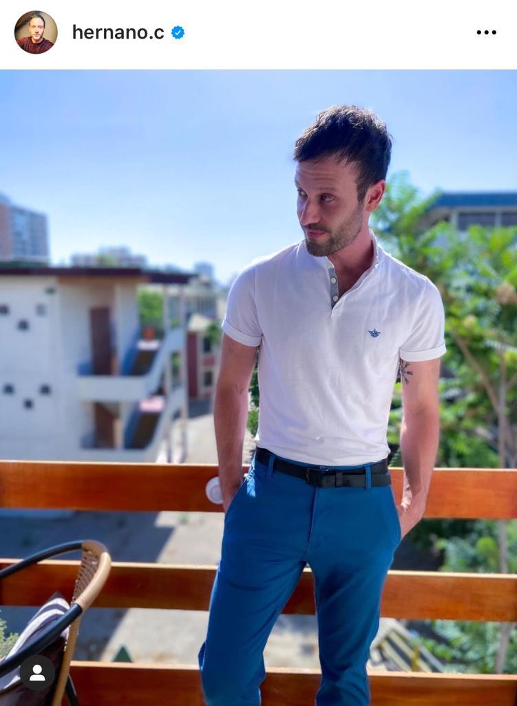 Galán de Pacto de Sangre desata suspiros con foto sin polera