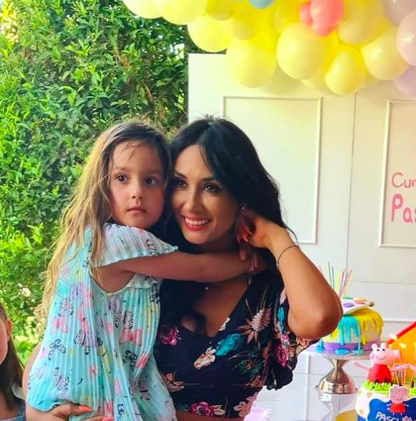 Pamela Díaz junto a su hija Pascuala