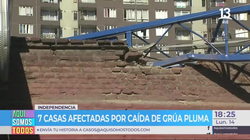 Grúa se desplomó sobre viviendas en comuna de Independencia