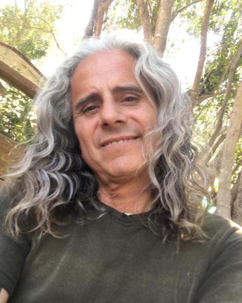 Pablo Herrera sorprende al mostrarse sin polera a los 57 años