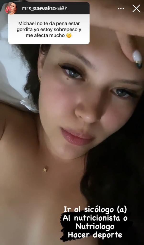 Michelle Carvalho recibe duros comentarios por foto en traje de baño