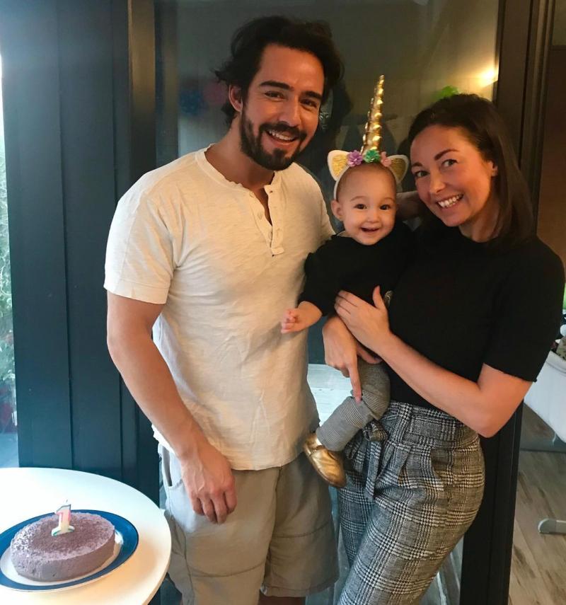 Blanquita Nieves celebra la maternidad con foto dando pecho a su hija