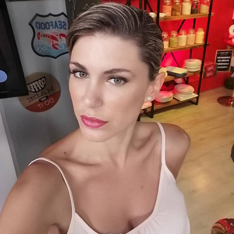 Wilma González luce casi irreconocible tras radical cambio de look