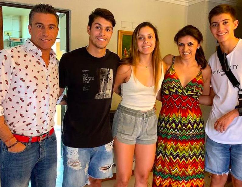 Fernando Solabarrieta con su familia