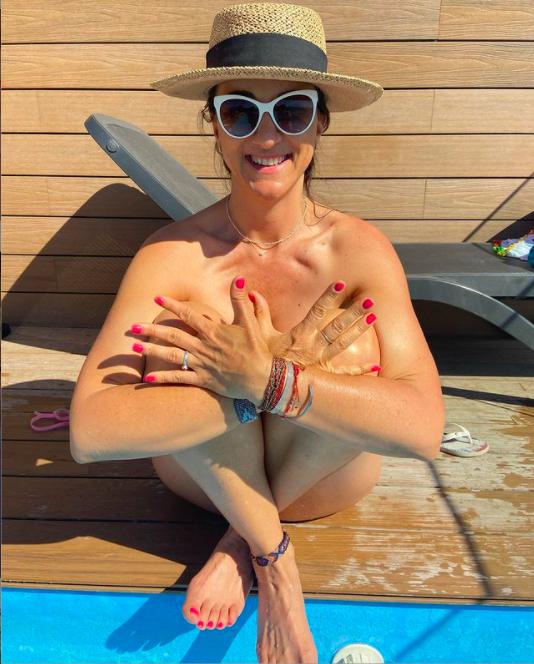 Renata Bravo piscina