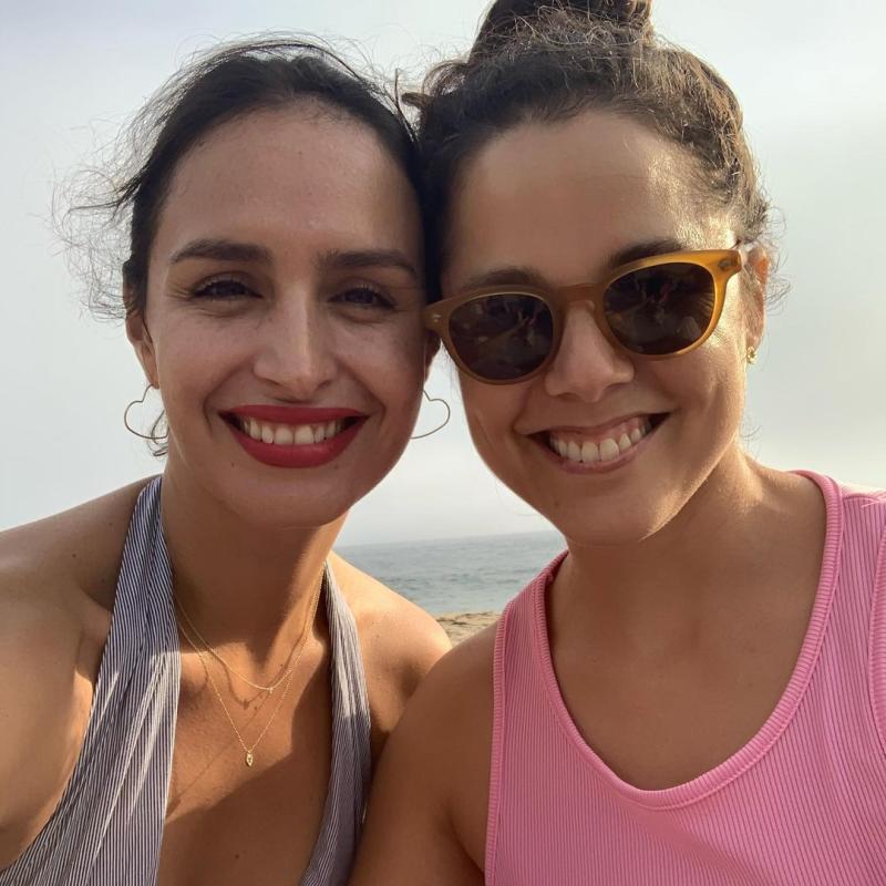 Fernanda Urrejola festeja el día del amor con tierno beso