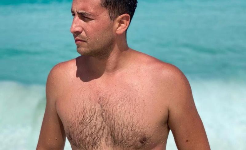 Rodrigo Díaz encanta con fotos playeras junto a su pololo