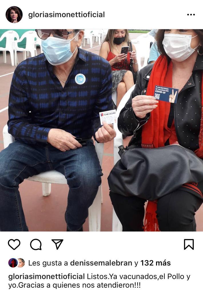 Gloria Simonetti muestra su vacunación contra el COVID-19 para motivar