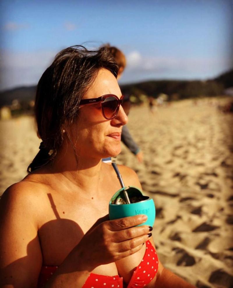 Blanca Lewin es elogiada por fotos en bikini tomadas por su marido