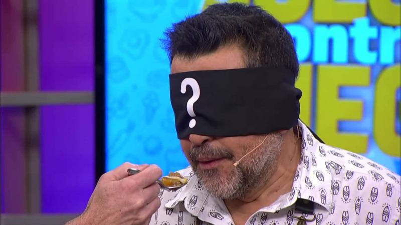 Leo Caprile degustó con ojos vendados el mejor charquicán
