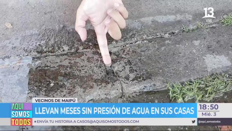 Vecinos de Maipú denuncian baja presión de agua en sus casas