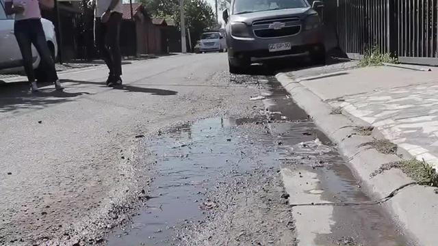 Vecinos de Maipú denuncian graves filtraciones en sus barrios