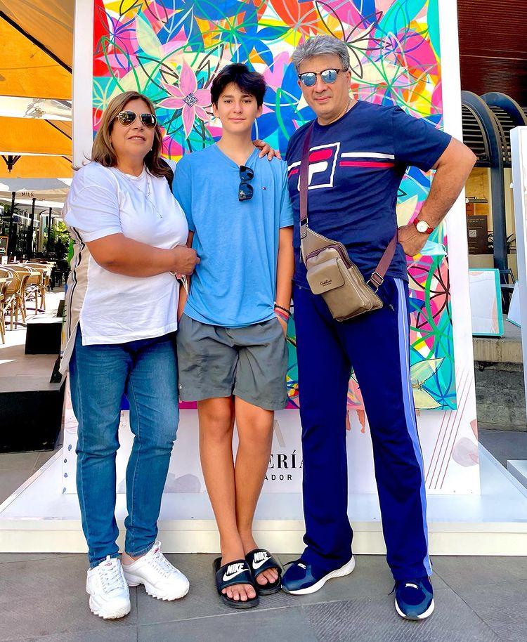 Padres de Karen Bejarano y su hijo Guillermo Verdier