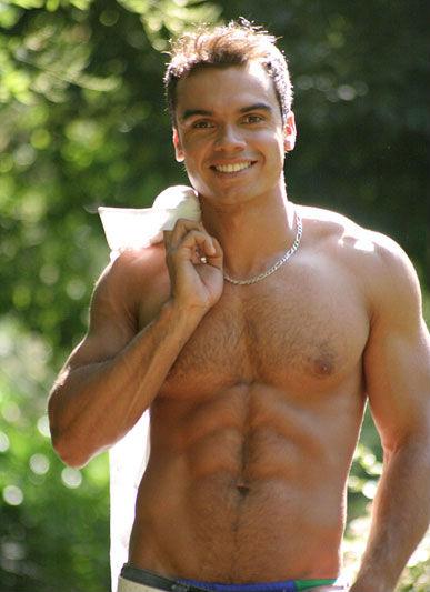 Rogerio de “Mekano” pololea con ex figura de “Rojo” y "Calle 7"