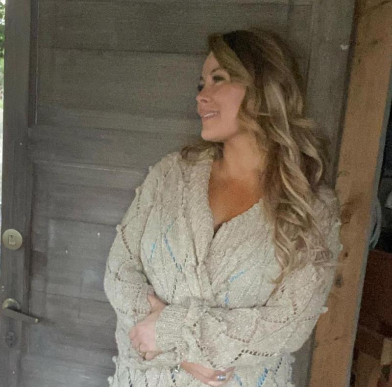 Cathy Barriga le da la bienvenida al otoño y se muestra en bikini