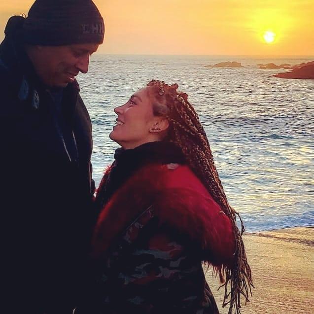 Acusan a Rancherita de dejar tiradas “sus cosas” en casa de amigo