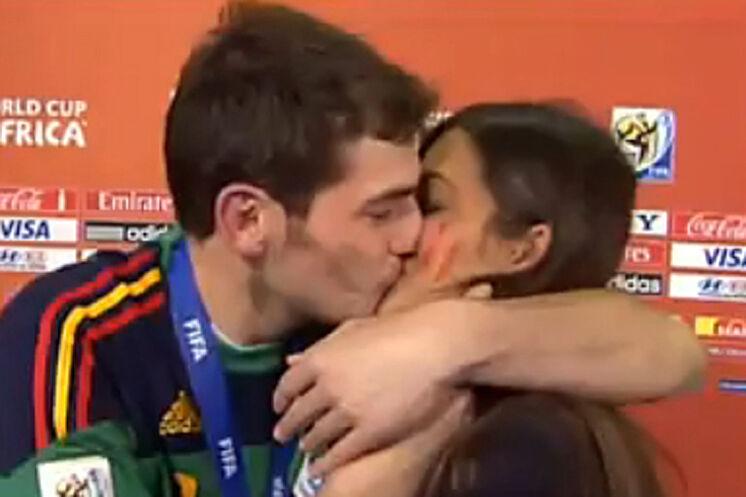 Beso de Sara Carbonero e Iker Casillas