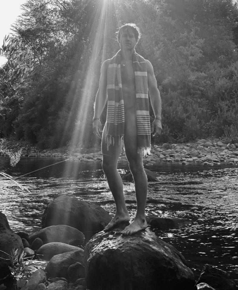 Ignacio Garmendia despide el verano con desnudo al aire libre