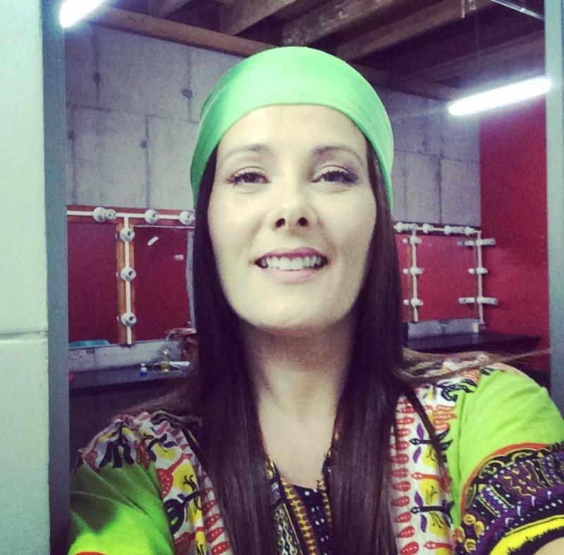 Actriz Araceli Vitta impacta con jugado look a sus 47 años