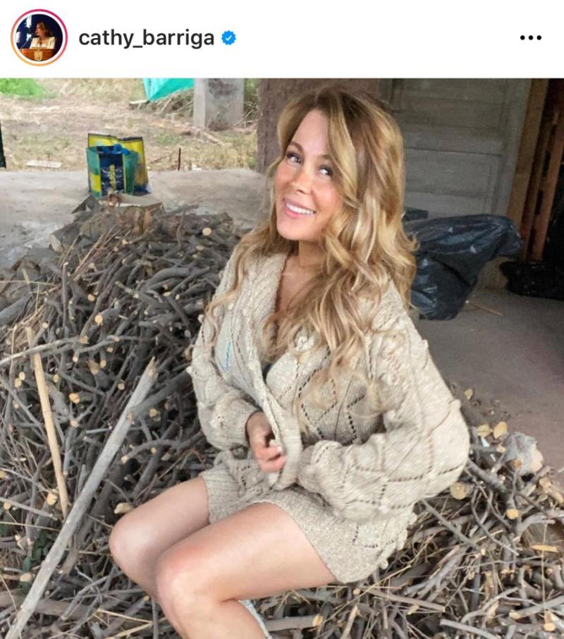 Cathy Barriga le da la bienvenida al otoño y se muestra en bikini