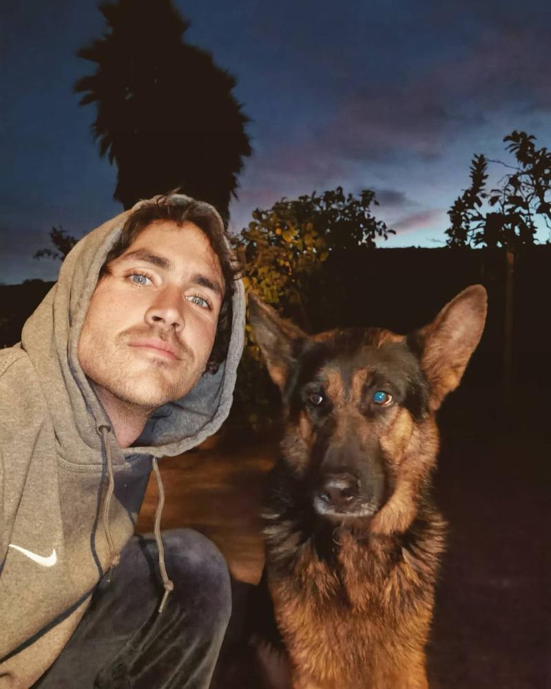 Matías Assler y su perro