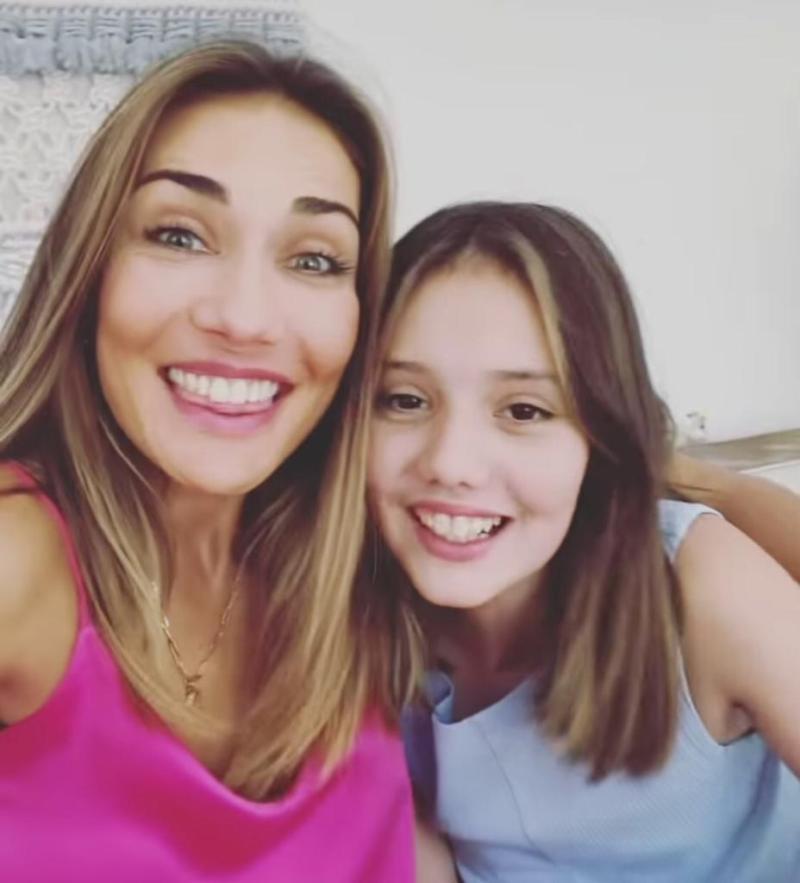 “Iguales”: Carolina de Moras sorprende con video junto a su hija clon