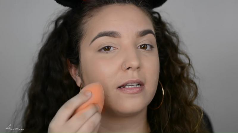 Aplicando los polvos traslúcidos