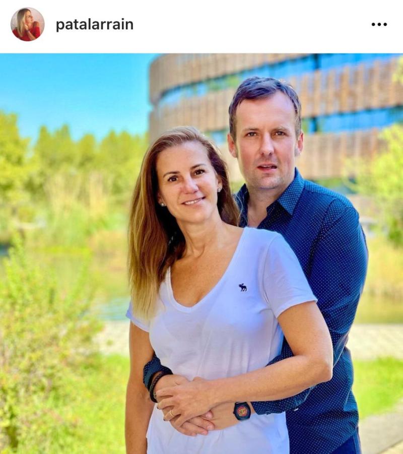 “Esa postura es de pareja”: Pata Larraín desata confusión por foto con amigo