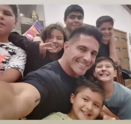 Patricio Laguna celebra sus 44 años en compañía de sus hijos