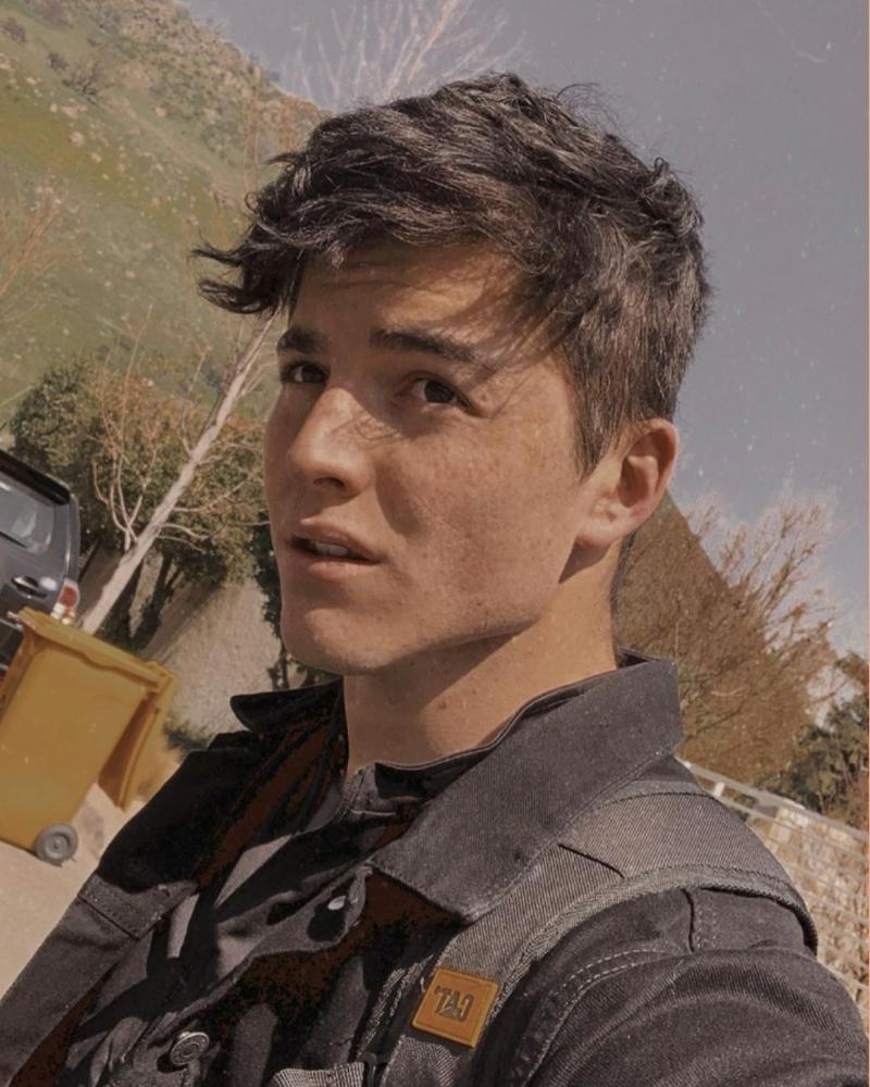 Hijo del actor Francisco López brilla como modelo y tiktoker